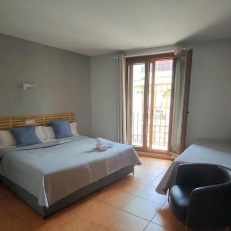 Hotel Acebo Plaza Mayor Хака Екстериор снимка