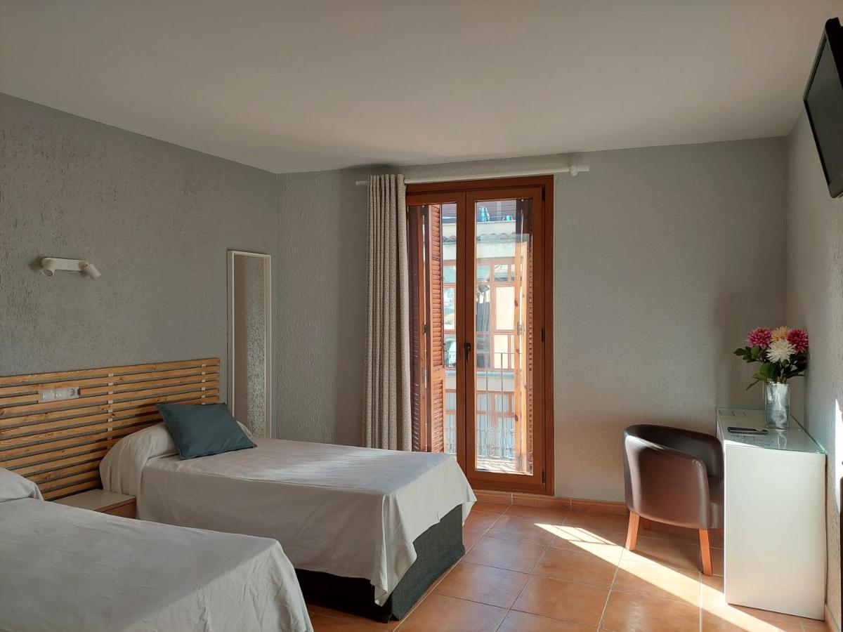 Hotel Acebo Plaza Mayor Хака Екстериор снимка