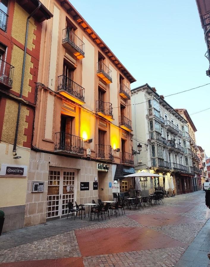 Hotel Acebo Plaza Mayor Хака Екстериор снимка