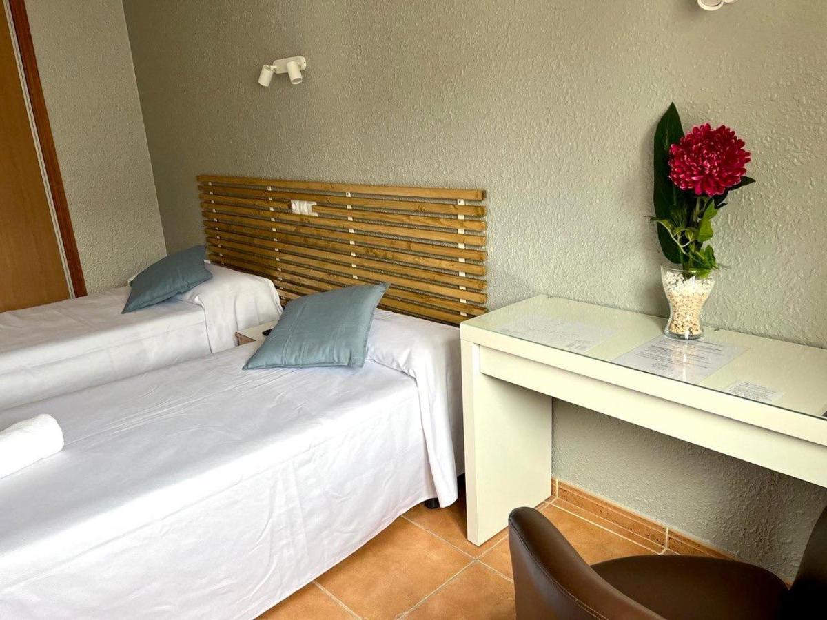 Hotel Acebo Plaza Mayor Хака Екстериор снимка