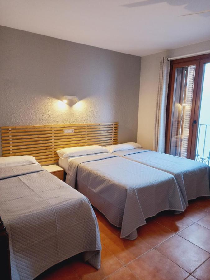 Hotel Acebo Plaza Mayor Хака Екстериор снимка