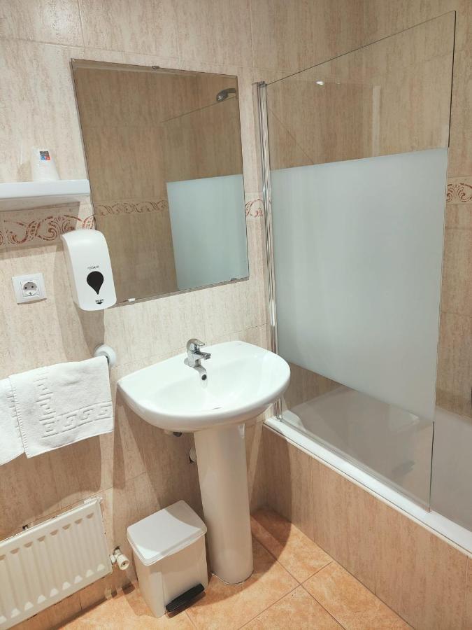 Hotel Acebo Plaza Mayor Хака Екстериор снимка