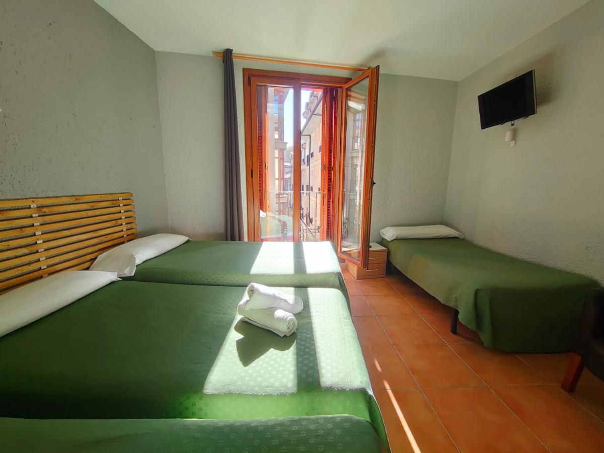 Hotel Acebo Plaza Mayor Хака Екстериор снимка