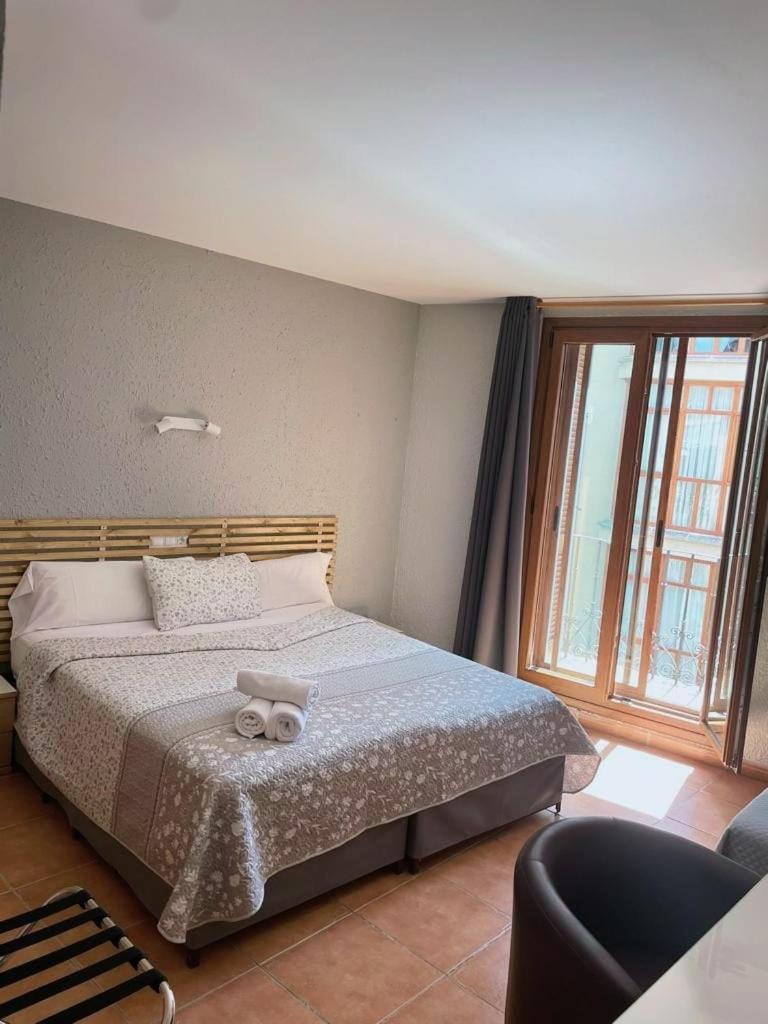 Hotel Acebo Plaza Mayor Хака Екстериор снимка