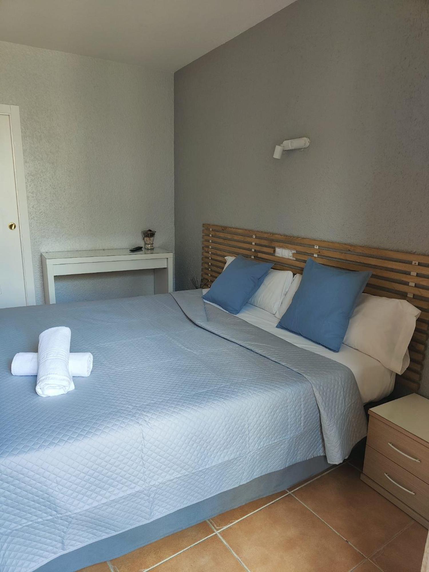 Hotel Acebo Plaza Mayor Хака Екстериор снимка