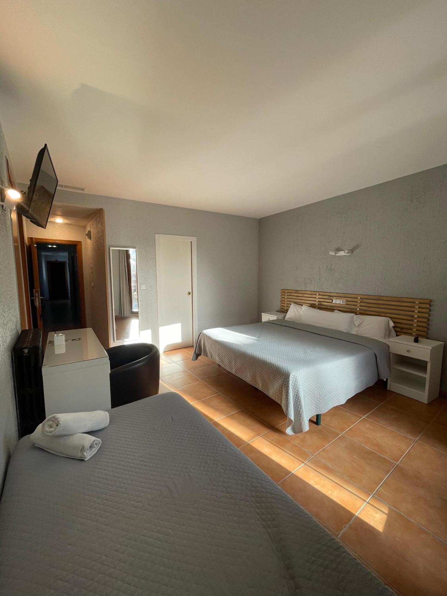 Hotel Acebo Plaza Mayor Хака Екстериор снимка